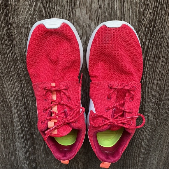 Nike Pink Roshe Size 8 - Picture 2 of 5